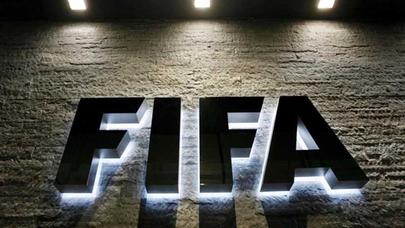 فيفا يعتمد 22 حكمًا
