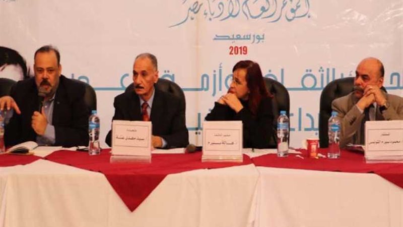 الأدباء يناقشون إبداع