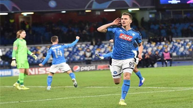 نابولي يفوز على جينك