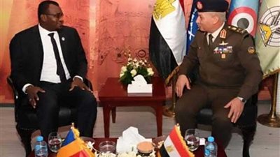 وزير الدفاع يلتقى وزير الدفاع والأمن بجمهورية تشاد ونائب وزير الدفاع الفرنسى
