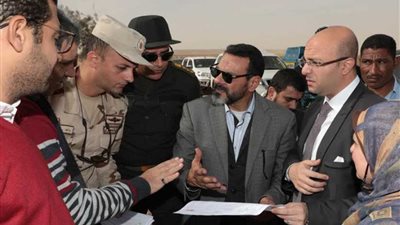 محافظ بني سويف ورئيس الشركة الوطنية يتفقدان المشروع القومي للصوبات الزراعية