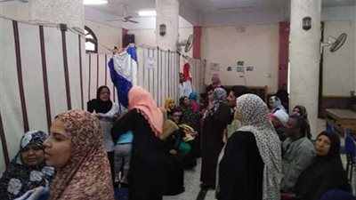 الكشف على 1367 حالة بقافلة طبية بعزبة الأبيض فى الخانكة
