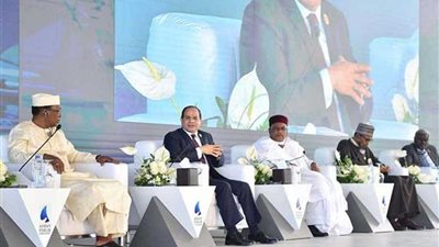نشرة 24.. الرئيس عبدالفتاح السيسي يلتقي عددًا من رؤساء الدول الإفريقية على هامش منتدى أسوان للسلام