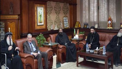 محافظ المنيا لأسقف بني مزار: علينا التكاتف ووضع إستراتيجية عمل في التعامل مع ملفات المحافظة