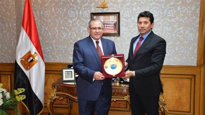 وزير الرياضة يستقبل سفير مصر بروسيا.. اعرف السبب