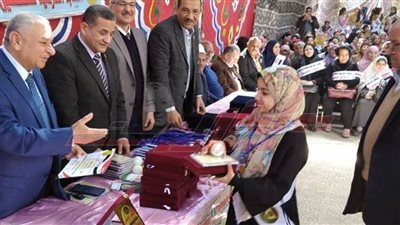 تكريم 865 معلمًا وطالبًا فى احتفالية النقابة الفرعية للمعلمين بملوى بالمنيا