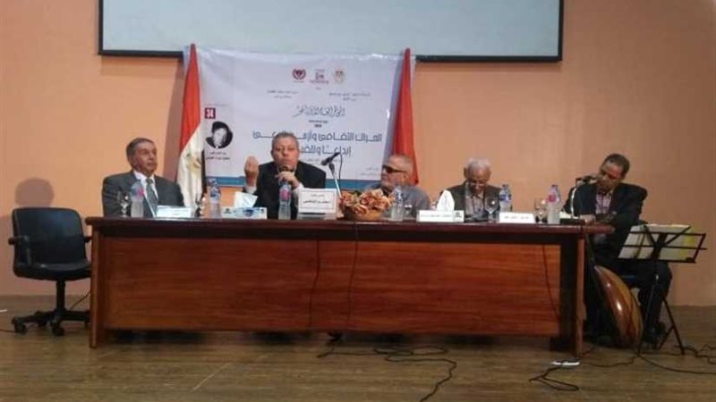 مائدة مؤتمر الأدباء
