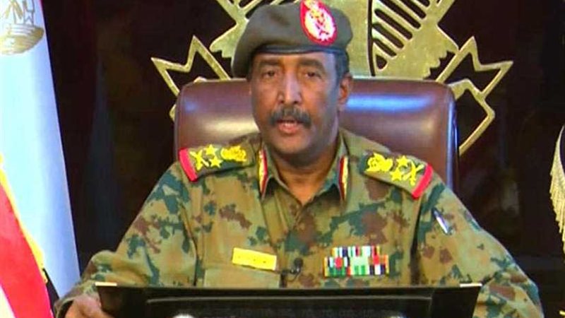 البرهان يشيد بدور