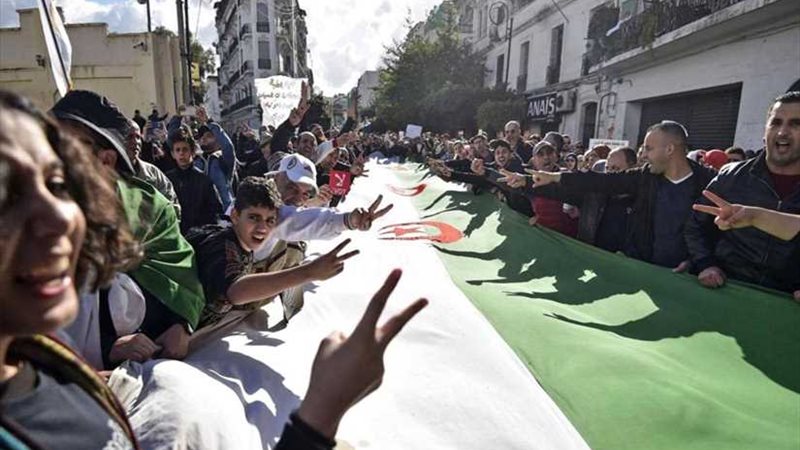 الجزائر تنتخب لاختيار