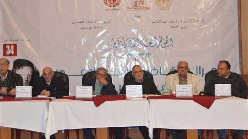 أدباء يناقشون المشهد