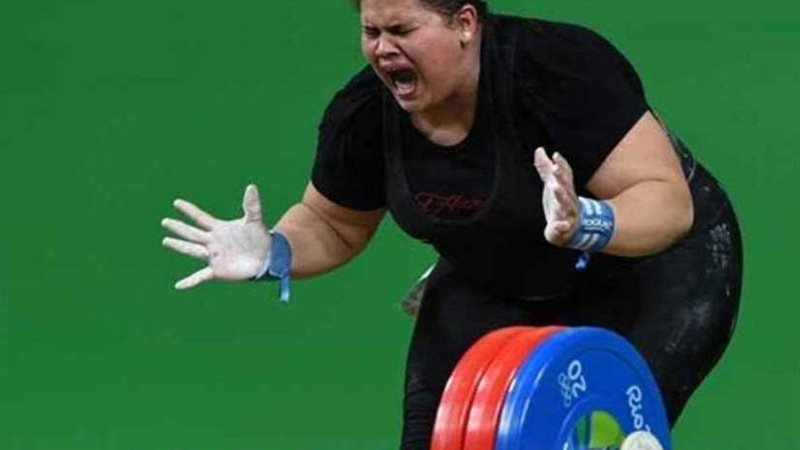 بطلة عالم في رفع