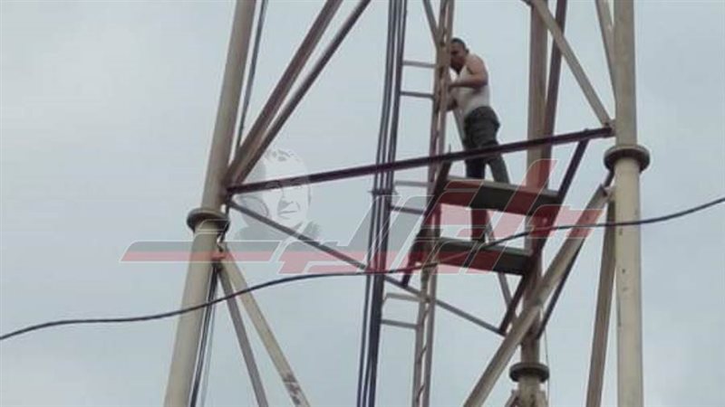 صاحب المقهى أثناء