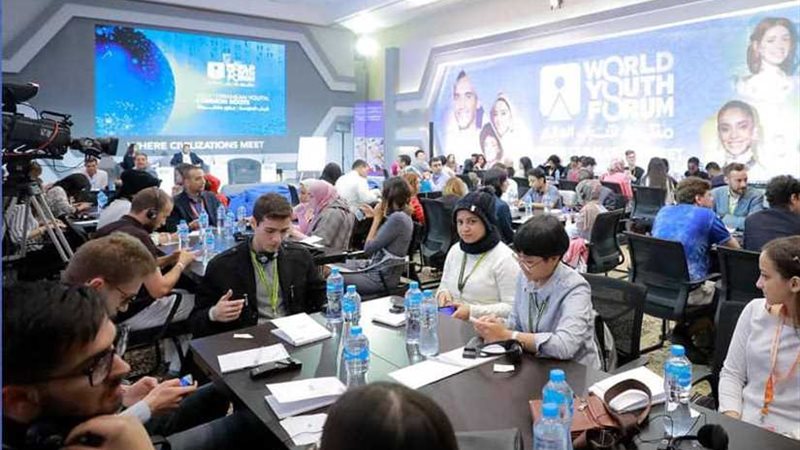 7 آلاف مشارك يناقشون