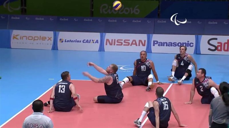 كرة طائرة جلوس