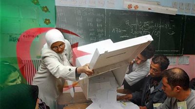 الجزائر: نسبة المشاركة في الانتخابات الرئاسية بلغت 33.06% حتى الخامسة مساء