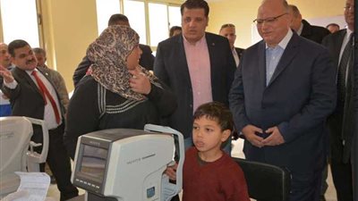 فحص عيون 