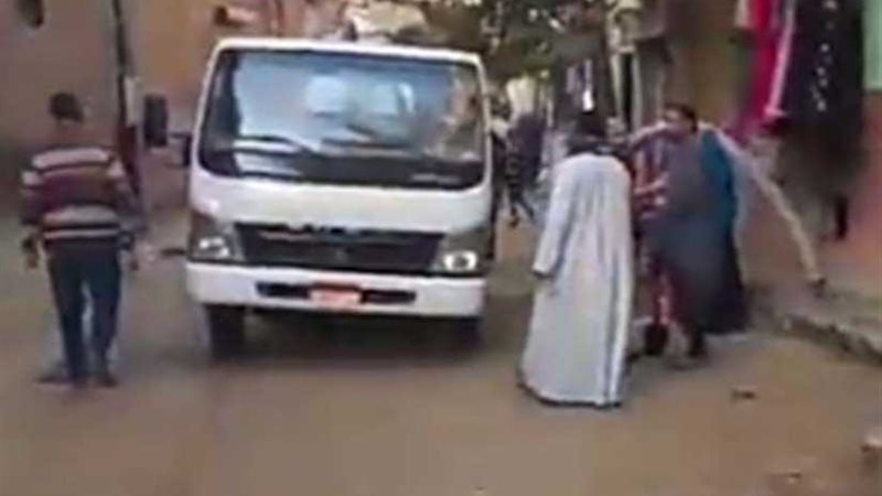 عقب تسرب مياه جوفية..