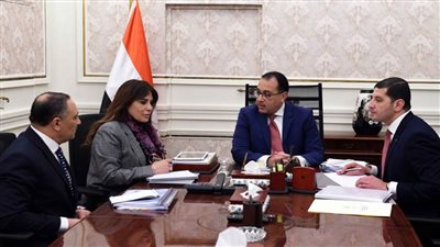 رئيس الوزراء يتابع موقف التعامل مع الشركات المتعثرة بالمناطق الحرة 