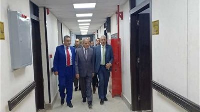زيارة مفاجئة لرئيس جامعة الأزهر لمستشفى سيد جلال