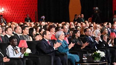 الرئيس السيسي وقرينته يشهدان افتتاح فعاليات مسرح شباب العالم بشرم الشيخ