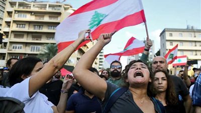 الأمن اللبناني يطارد المتظاهرين في شوارع بيروت ويبعدهم عن مقر مجلس النواب