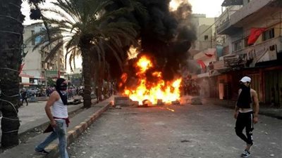 توقف المواجهات بين المتظاهرين والأمن اللبناني وازدياد أعداد المحتجين بوسط بيروت