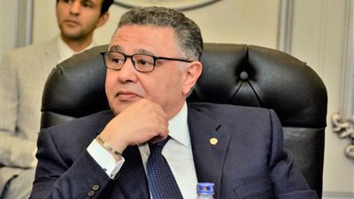 في لفتة إنسانية.. محافظ البحر الأحمر يستجيب لنداء مواطن وينقذ نجله