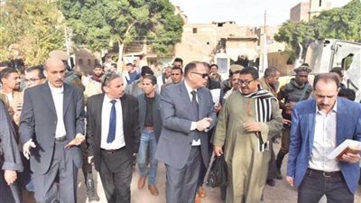 محافظ أسيوط يتفقد كوم أبو شيل وأبنوب ويستمع لشكاوى المواطنين