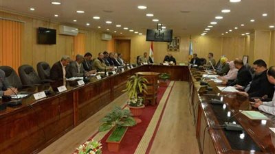 محافظ أسيوط لرؤساء المراكز: تقنين الأراضي واسترداد حق الشعب معيار تقييم للجميع