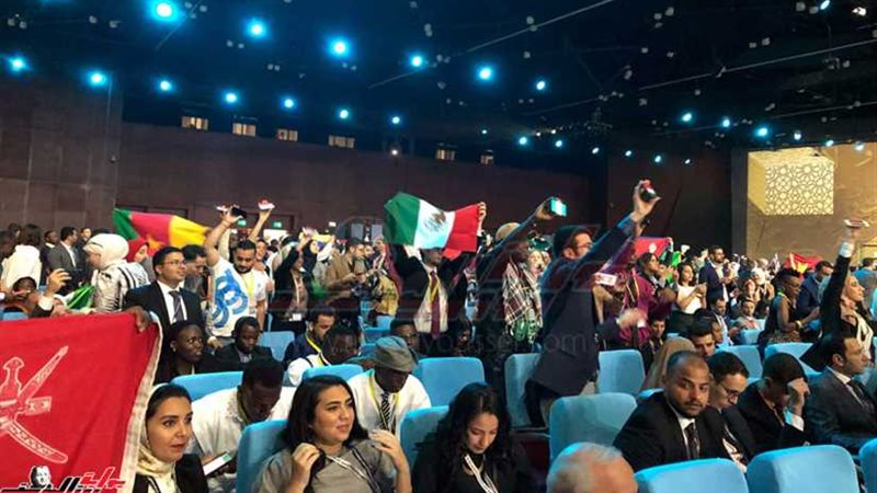 شباب العالم على أرض