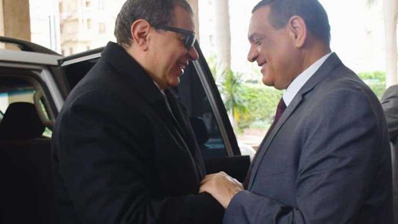 محافظ البحيرة يستقبل