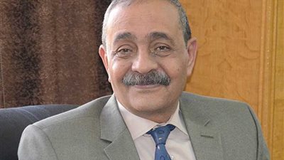 محافظ الإسماعيلية يبحث مشكلات المستثمرين والعاملين بالمنطقة الحرة الاستثمارية العامة