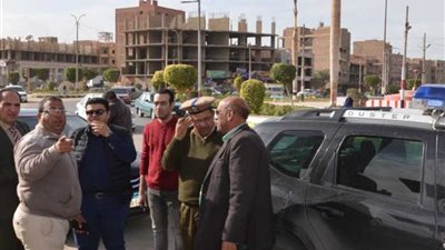نائب محافظ بني سويف يتفقد مواقف السيارات