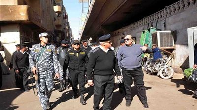 136 محضرا للمخالفين في حملة مكبرة لرفع الاشغالات بمنطقة أبو الجود بالأقصر