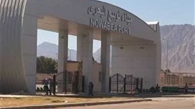 جمارك نويبع تحبط محاولة تهريب مناظير ومستحضرات تجميل