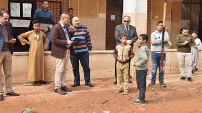 محافظ أسيوط يحيل العاملين بمدرسة بصرة الإعدادية بالفتح للنيابة.. صور