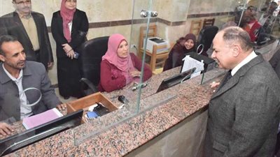 محافظ أسيوط يتفقد المركز التكنولوجي بساحل سليم ويستمع لطلبات المواطنين