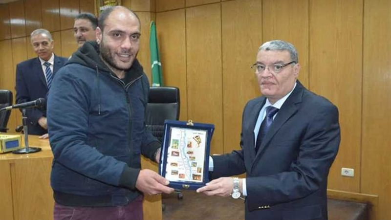 بالصور.. محافظ المنيا