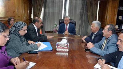 محافظ القليوبية يتابع أعمال الممشى المطل على نهر النيل ببنها