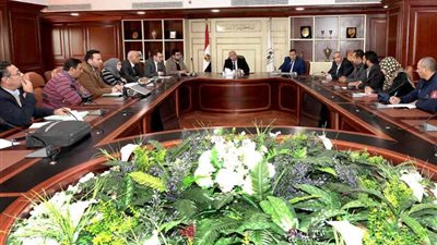 محافظ بني سويف ولجنة مكتب فني مجلس الوزراء يبحثان استكمال المرافق بكوم أبوراضي