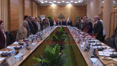 مجلس جامعة بنها يبدأ جلسته بالوقوف دقيقة حدادًا على وفاة الرئيس الأسبق حسني مبارك