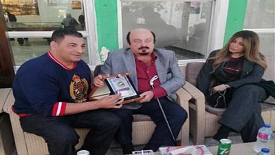 رئيس نادي الشيخ زايد يمنح 