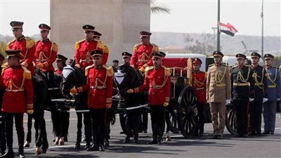 الجنازة العسكرية للرئيس الأسبق تتصدر عناوين الصحف 