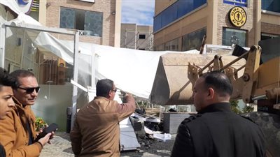 حملة لإزالة التعديات والإشغالات بالمولات التجارية بالشيخ زايد
