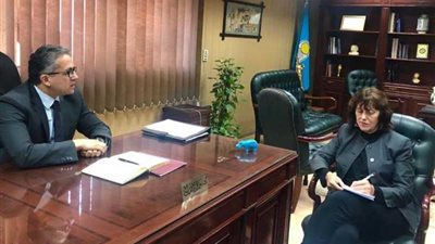 العناني يستقبل رئيسة جمعية علماء المصريات