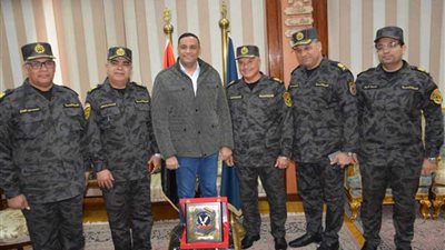 مساعد وزير الداخلية للأمن المركزي يهنئ محافظ الدقهلية بمنصبه