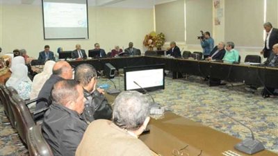 رئيس جامعة أسيوط يتعهد بدعم غير محدود للشباب المُتميز خلال الفترة القادمة