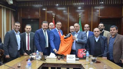 محافظ الدقهلية يلتقي مجلس إدارة نادي المنصورة لبحث خطة النهوض به