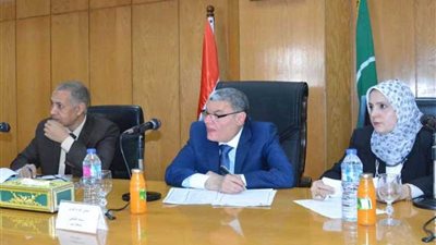 استجابة لشكاوى الأهالي.. تغيير خط المياه الرئيسي لمواجهة ضعفها بقرى شرق النيل بالمنيا