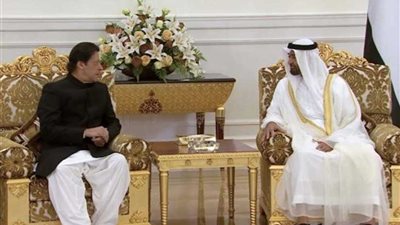 ولي عهد أبوظبي ورئيس الوزراء الباكستاني يبحثان هاتفيا العلاقات الثنائية